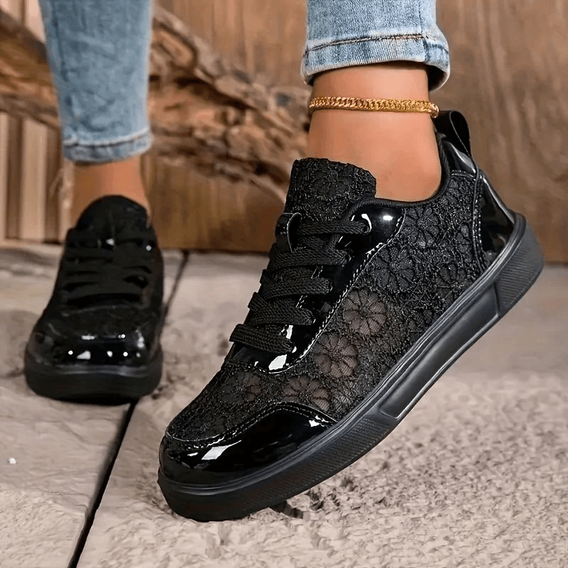 Veyra Paris™ | ÉLINA – Baskets en dentelle florale au charme féminin.