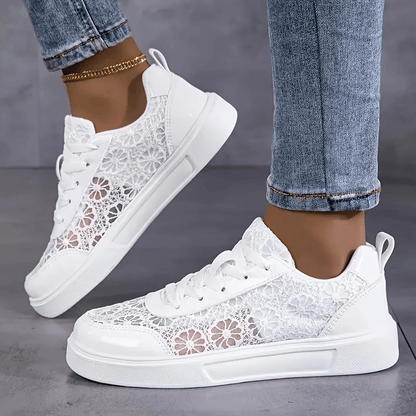 Veyra Paris™ | ÉLINA – Baskets en dentelle florale au charme féminin.