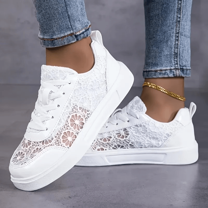 Veyra Paris™ | ÉLINA – Baskets en dentelle florale au charme féminin.