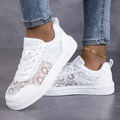 Veyra Paris™ | ÉLINA – Baskets en dentelle florale au charme féminin.