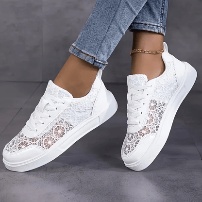Veyra Paris™ | ÉLINA – Baskets en dentelle florale au charme féminin.