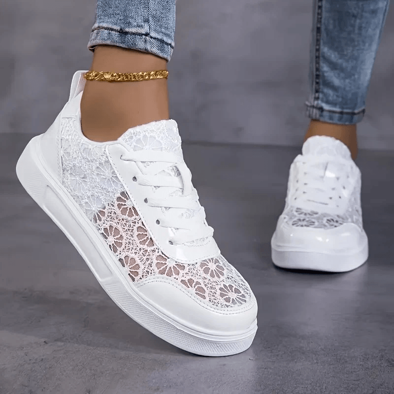 Veyra Paris™ | ÉLINA – Baskets en dentelle florale au charme féminin.