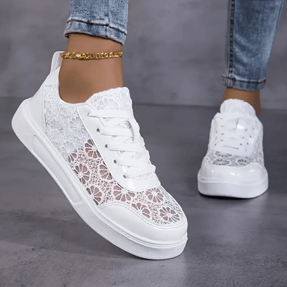 Veyra Paris™ | ÉLINA – Baskets en dentelle florale au charme féminin.