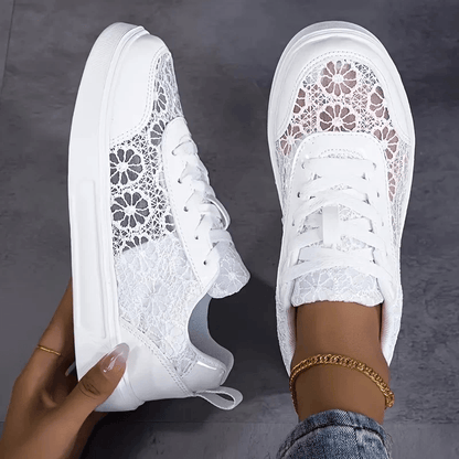 Veyra Paris™ | ÉLINA – Baskets en dentelle florale au charme féminin.