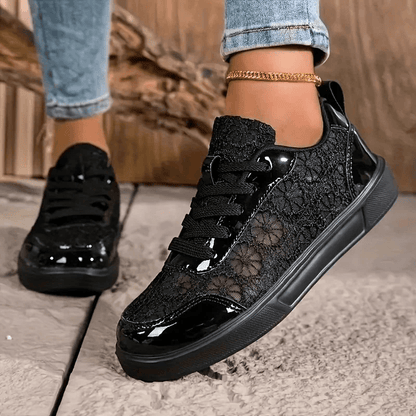 Veyra Paris™ | ÉLINA – Baskets en dentelle florale au charme féminin.